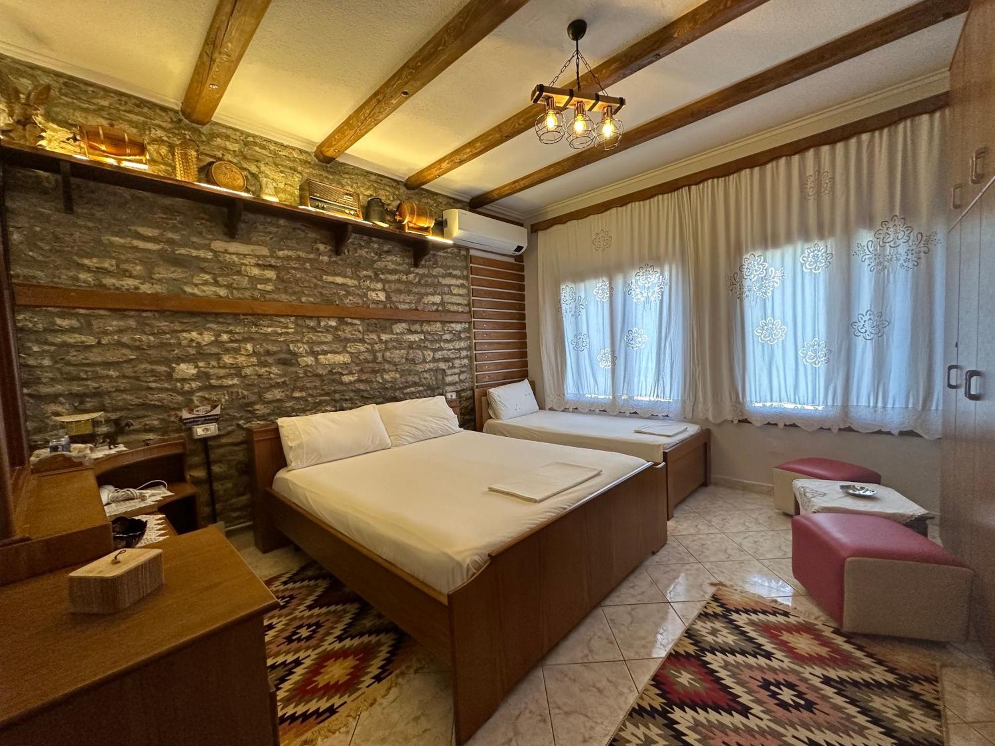 Ahmetaj Guest House Gjirokaster Luaran gambar