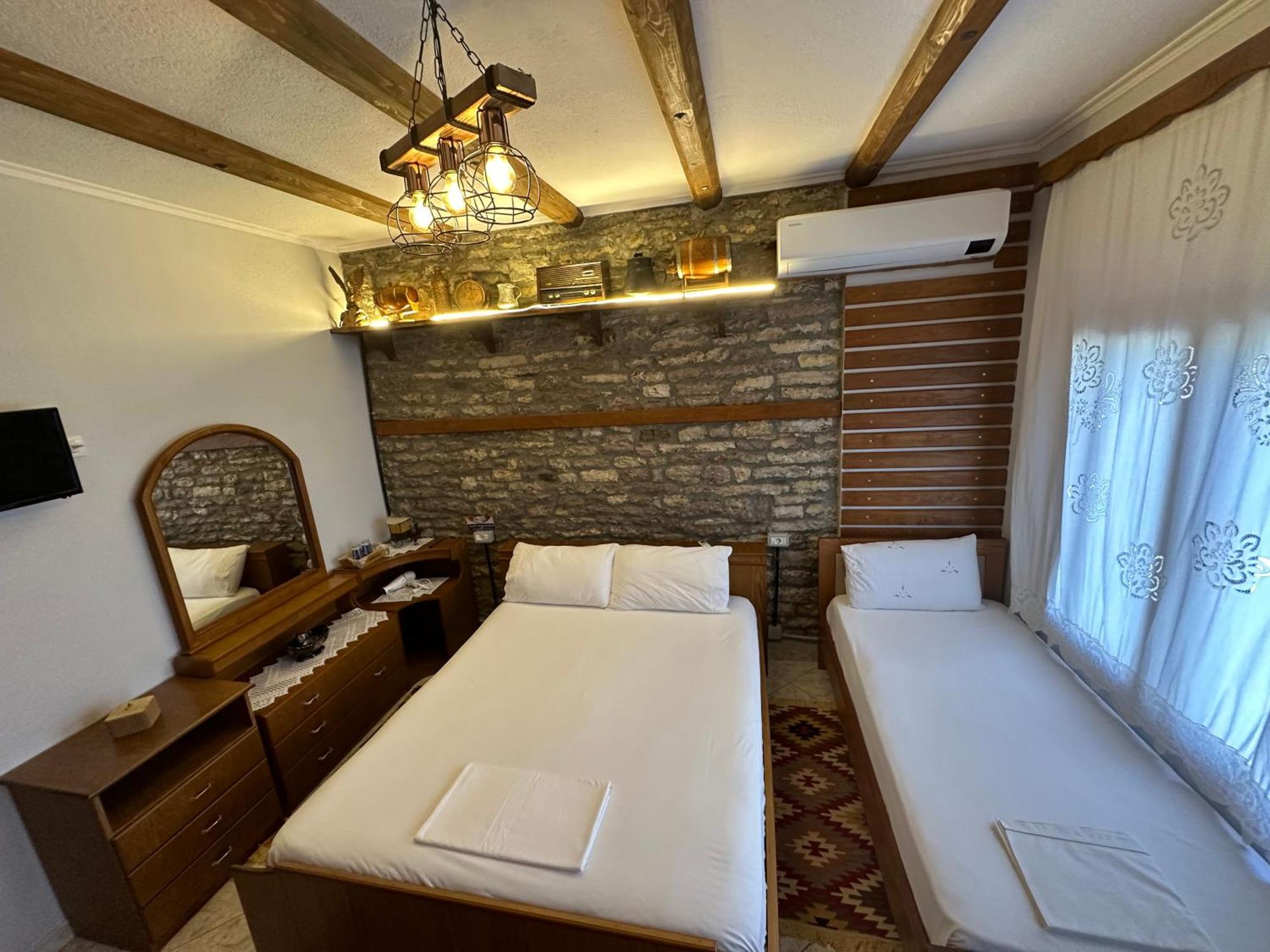 Ahmetaj Guest House Gjirokaster Luaran gambar