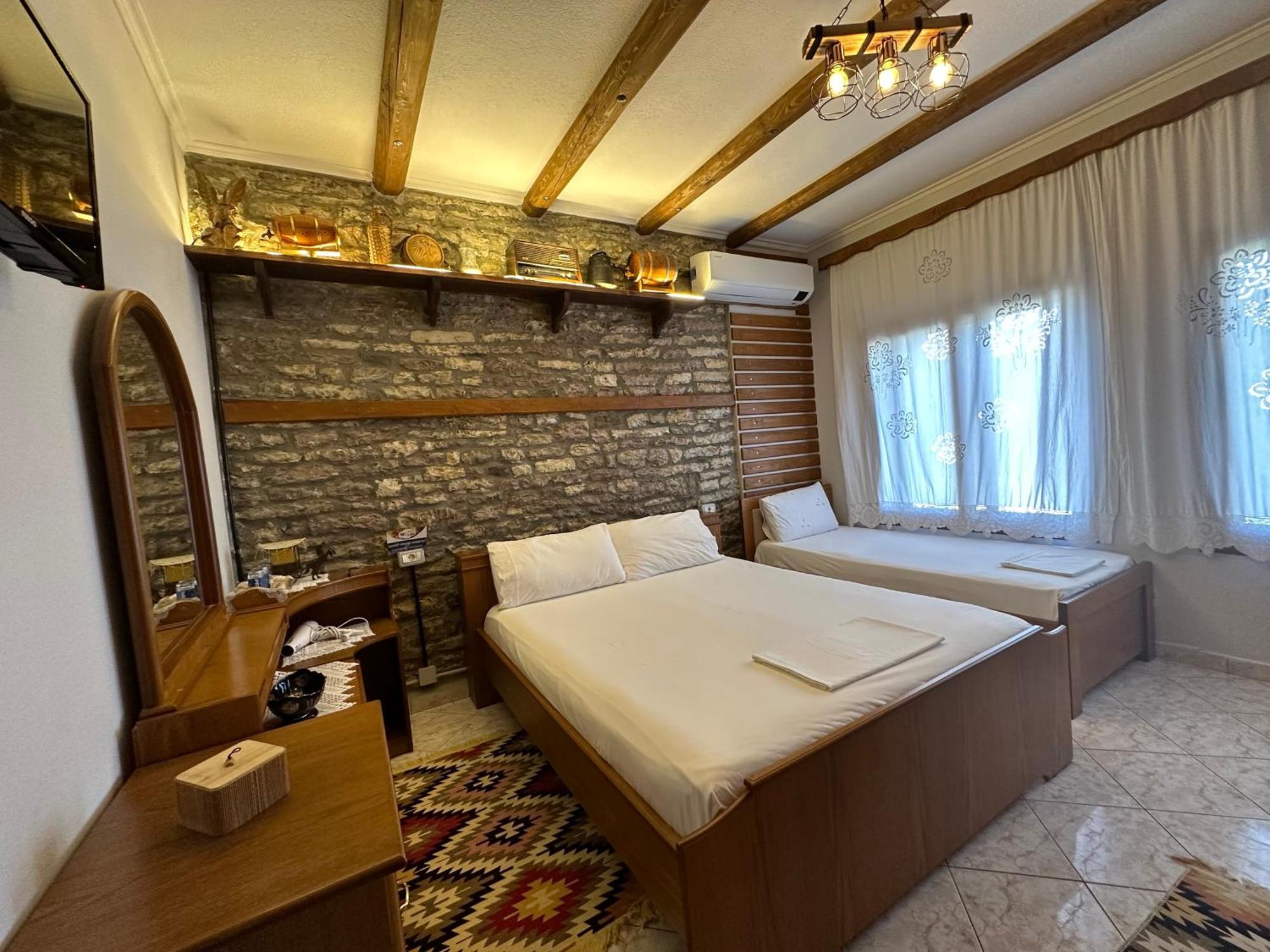 Ahmetaj Guest House Gjirokaster Luaran gambar